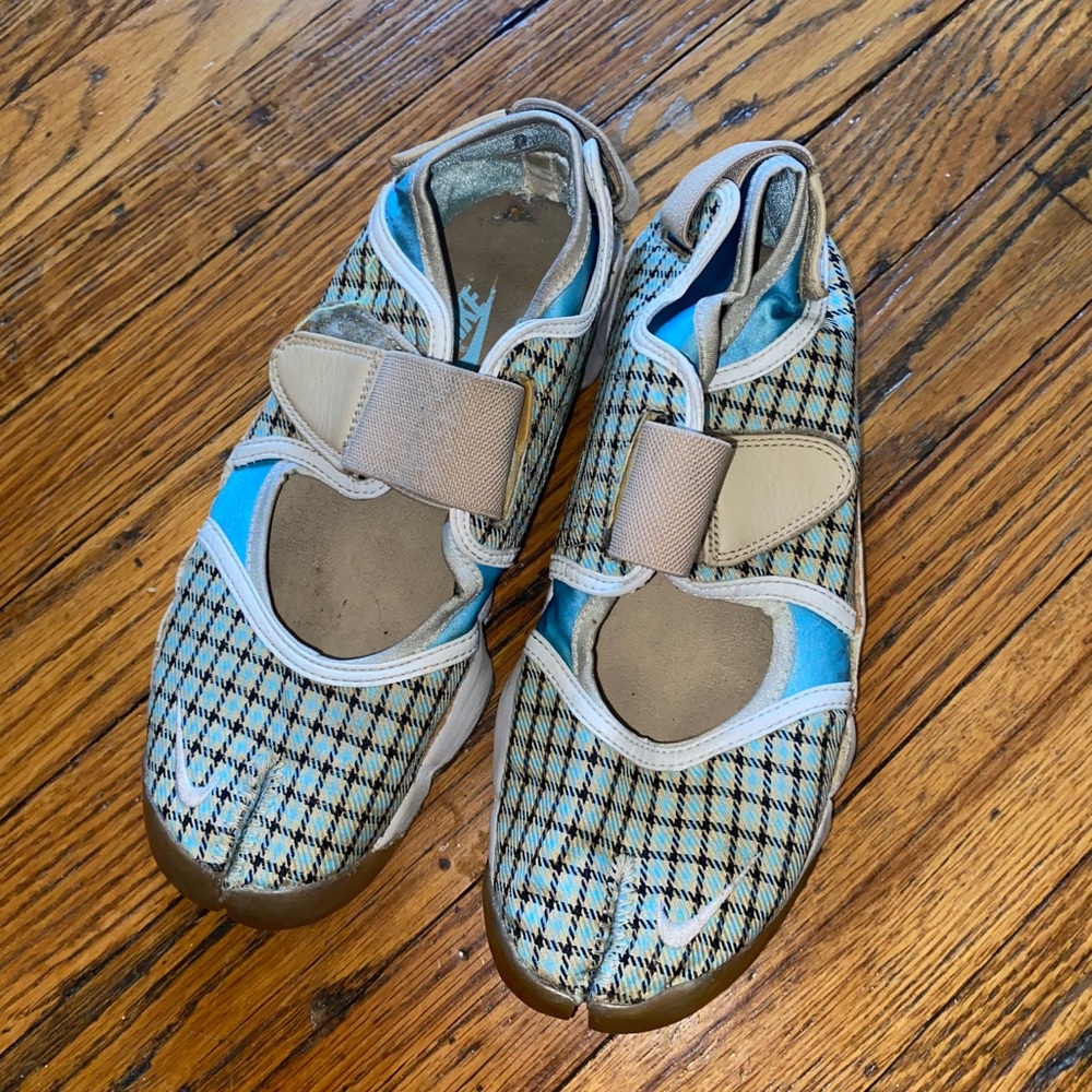 Plaid Nike air rift shoes women’s 8